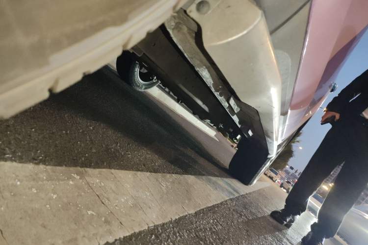 Used Roewe RX8 2018 30T Smart Connectivity Two-Wheel Drive Flagship Edition Chassis Front Left