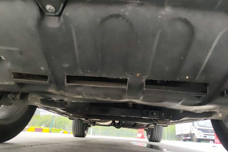 Used Roewe RX8 2018 30T Smart Connectivity Two-Wheel Drive Flagship Edition Chassis Front