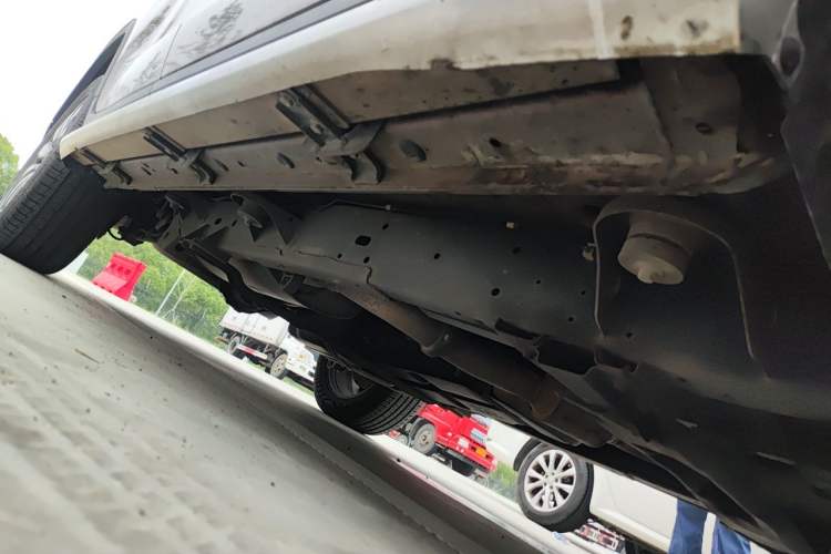 Used Roewe RX8 2018 30T Smart Connectivity Two-Wheel Drive Flagship Edition Chassis Front Right