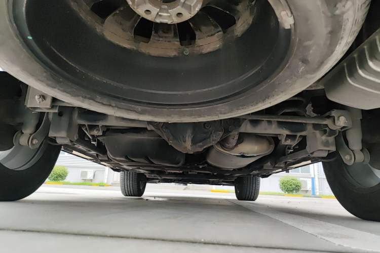 Used Roewe RX8 2018 30T Smart Connectivity Two-Wheel Drive Flagship Edition Chassis Rear