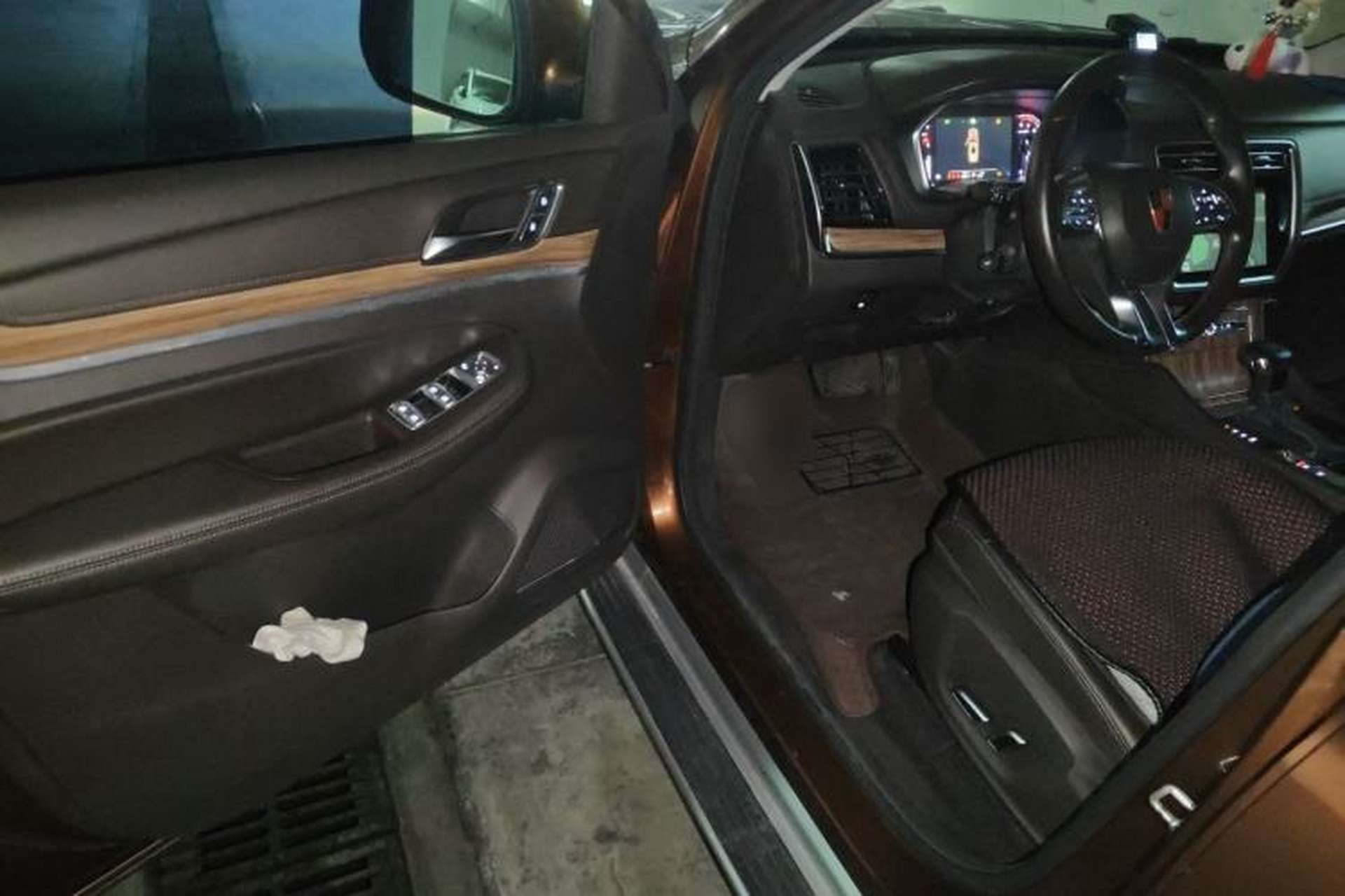 Used Roewe RX8 2018 30T Smart Connectivity Two-Wheel Drive Flagship Edition Driver Seat