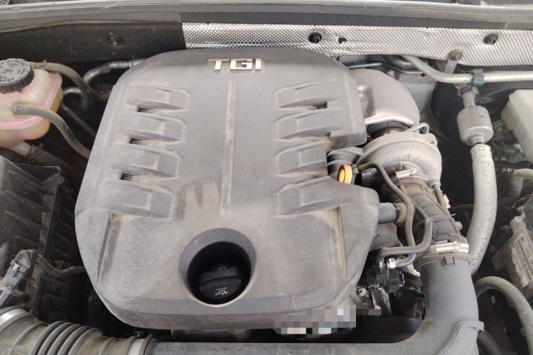 Used Roewe RX8 2018 30T Smart Connectivity Two-Wheel Drive Flagship Edition Engine Bay