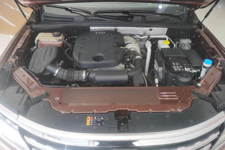 Used Roewe RX8 2018 30T Smart Connectivity All-Wheel Drive Supreme Edition Engine Bay