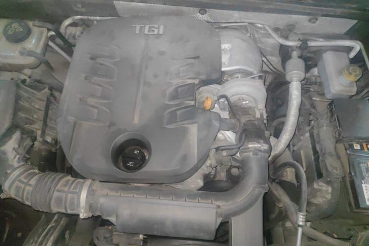 Used Roewe RX8 2018 30T Two-Wheel Drive Flagship Edition Engine Bay