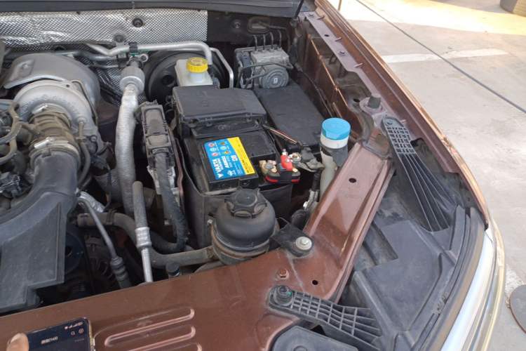 Used Roewe RX8 2018 30T Smart Connectivity Four-Wheel Drive Flagship Edition Engine Bay Left