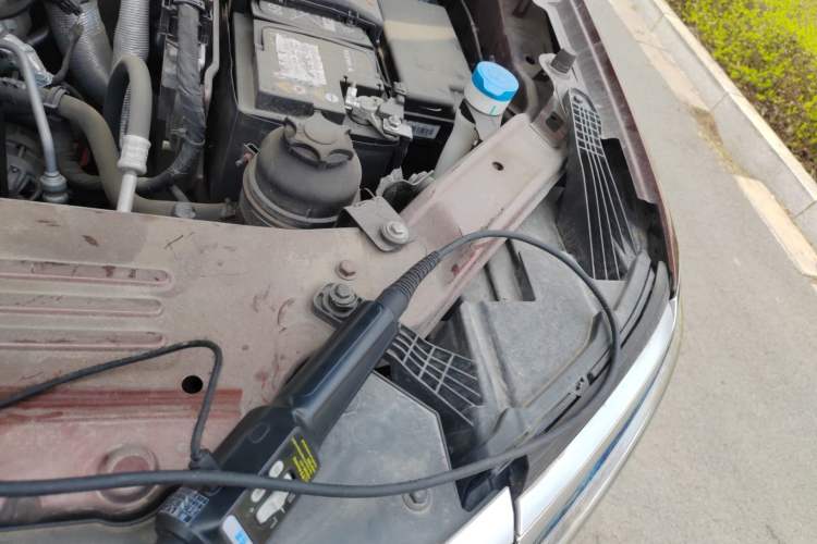 Used Roewe RX8 2018 30T Smart Connectivity Two-Wheel Drive Flagship Edition Engine Bay Left