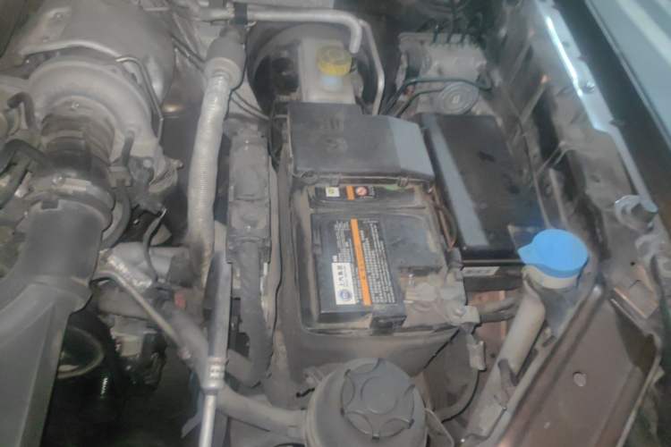 Used Roewe RX8 2018 30T Two-Wheel Drive Flagship Edition Engine Bay Left