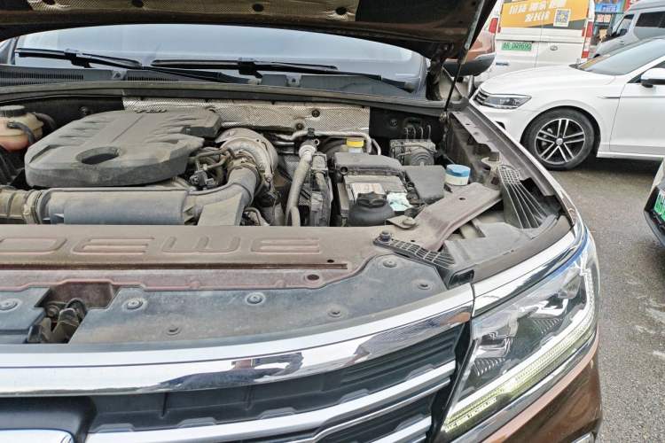Used Roewe RX8 2018 30T Smart Connectivity Two-Wheel Drive Supreme Edition Engine Bay Left