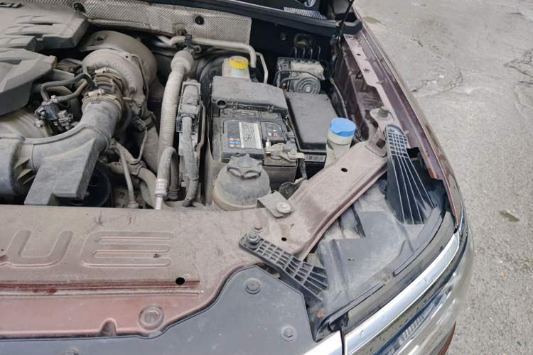 Used Roewe RX8 2018 30T Smart Connectivity Two-Wheel Drive Flagship Edition Engine Bay Left