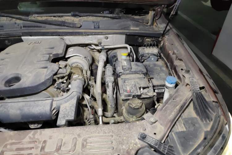 Used Roewe RX8 2018 30T Smart Connectivity All-Wheel Drive Supreme Edition Engine Bay Left