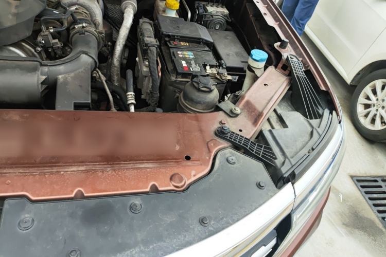 Used Roewe RX8 2018 30T Smart Connectivity Two-Wheel Drive Flagship Edition Engine Bay Left