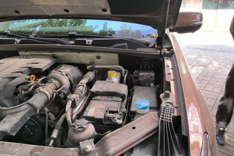 Used Roewe RX8 2018 30T Smart Connectivity All-Wheel Drive Supreme Edition Engine Bay Left