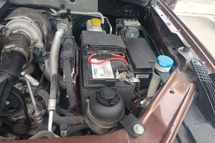 Used Roewe RX8 2018 30T Smart Connectivity All-Wheel Drive Supreme Edition Engine Bay Left