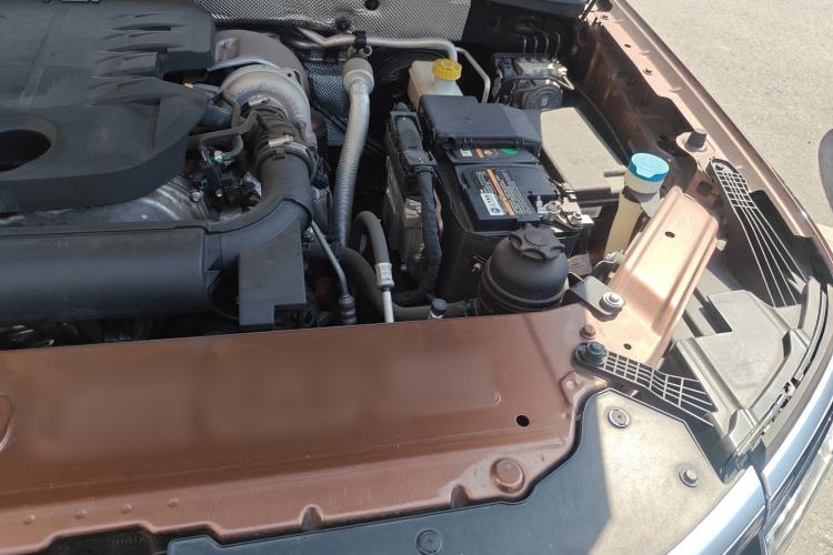 Used Roewe RX8 2018 30T Smart Connectivity Two-Wheel Drive Flagship Edition Engine Bay Left