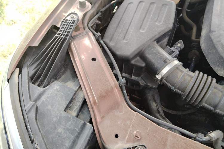 Used Roewe RX8 2018 30T Smart Connectivity Two-Wheel Drive Flagship Edition Engine Bay Right