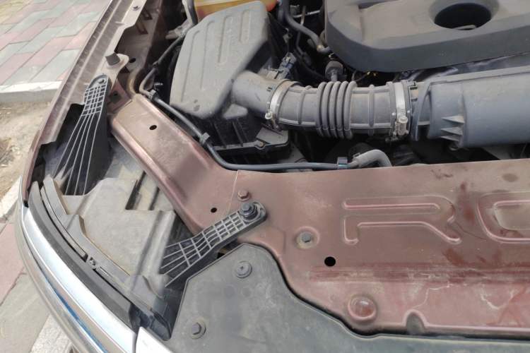 Used Roewe RX8 2018 30T Smart Connectivity Two-Wheel Drive Flagship Edition Engine Bay Right
