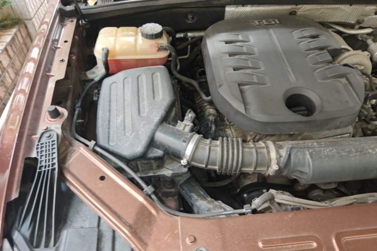Used Roewe RX8 2018 30T Smart Connectivity Two-Wheel Drive Flagship Edition Engine Bay Right