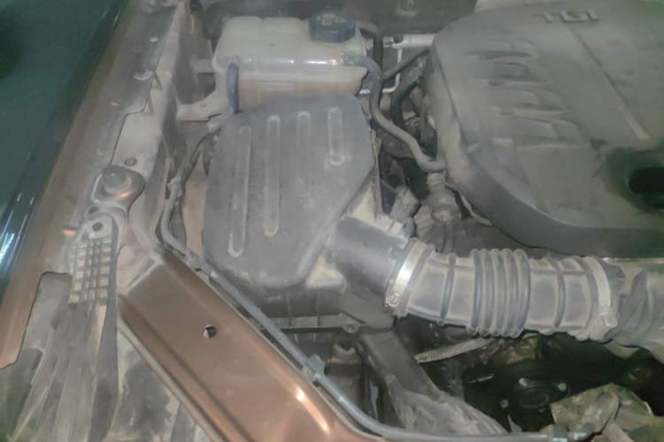 Used Roewe RX8 2018 30T Two-Wheel Drive Flagship Edition Engine Bay Right