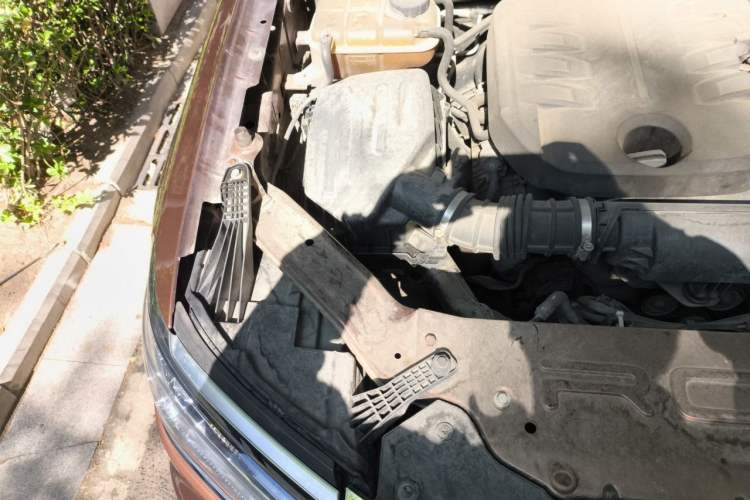 Used Roewe RX8 2018 30T Smart Connectivity Four-Wheel Drive Flagship Edition Engine Bay Right
