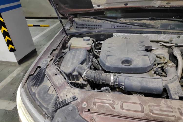 Used Roewe RX8 2018 30T Smart Connectivity All-Wheel Drive Supreme Edition Engine Bay Right