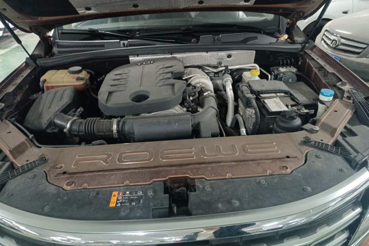 Used Roewe RX8 2018 30T Smart Connectivity All-Wheel Drive Supreme Edition Engine Bay
