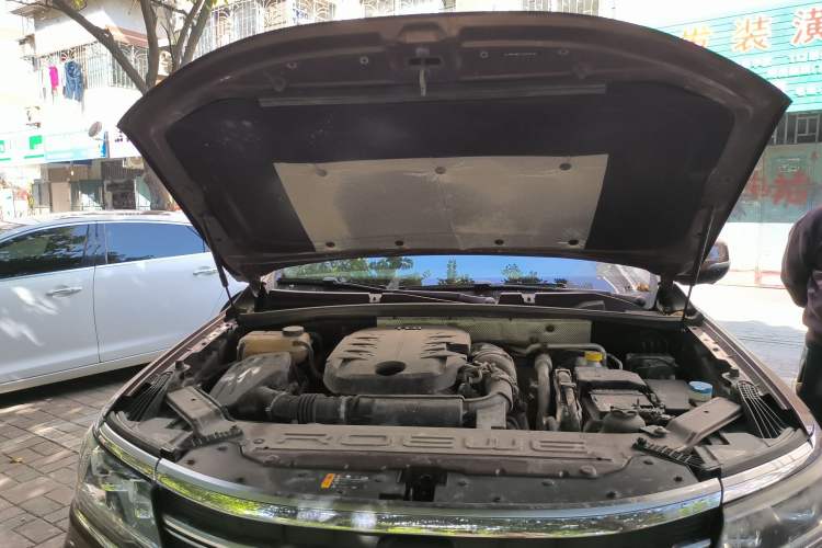 Used Roewe RX8 2018 30T Smart Connectivity All-Wheel Drive Supreme Edition Engine Bay