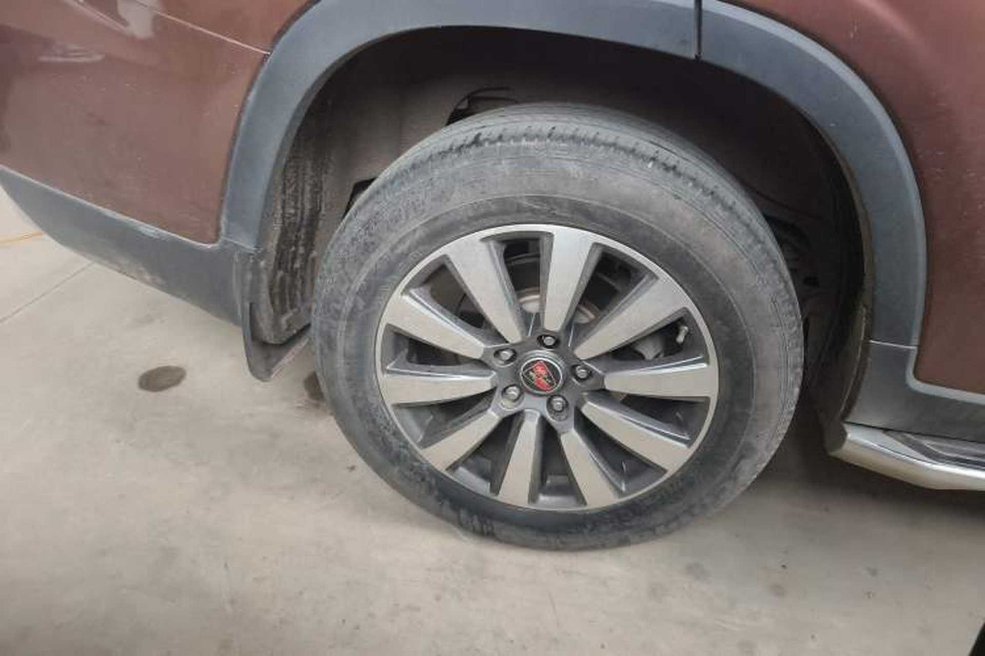 Used Roewe RX8 2018 30T Smart Connectivity Two-Wheel Drive Supreme Edition Exterior 5