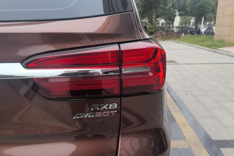 Used Roewe RX8 2018 30T Smart Connectivity All-Wheel Drive Supreme Edition Exterior 9