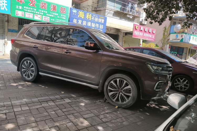 Used Roewe RX8 2018 30T Smart Connectivity All-Wheel Drive Supreme Edition Front Right 45 Deg