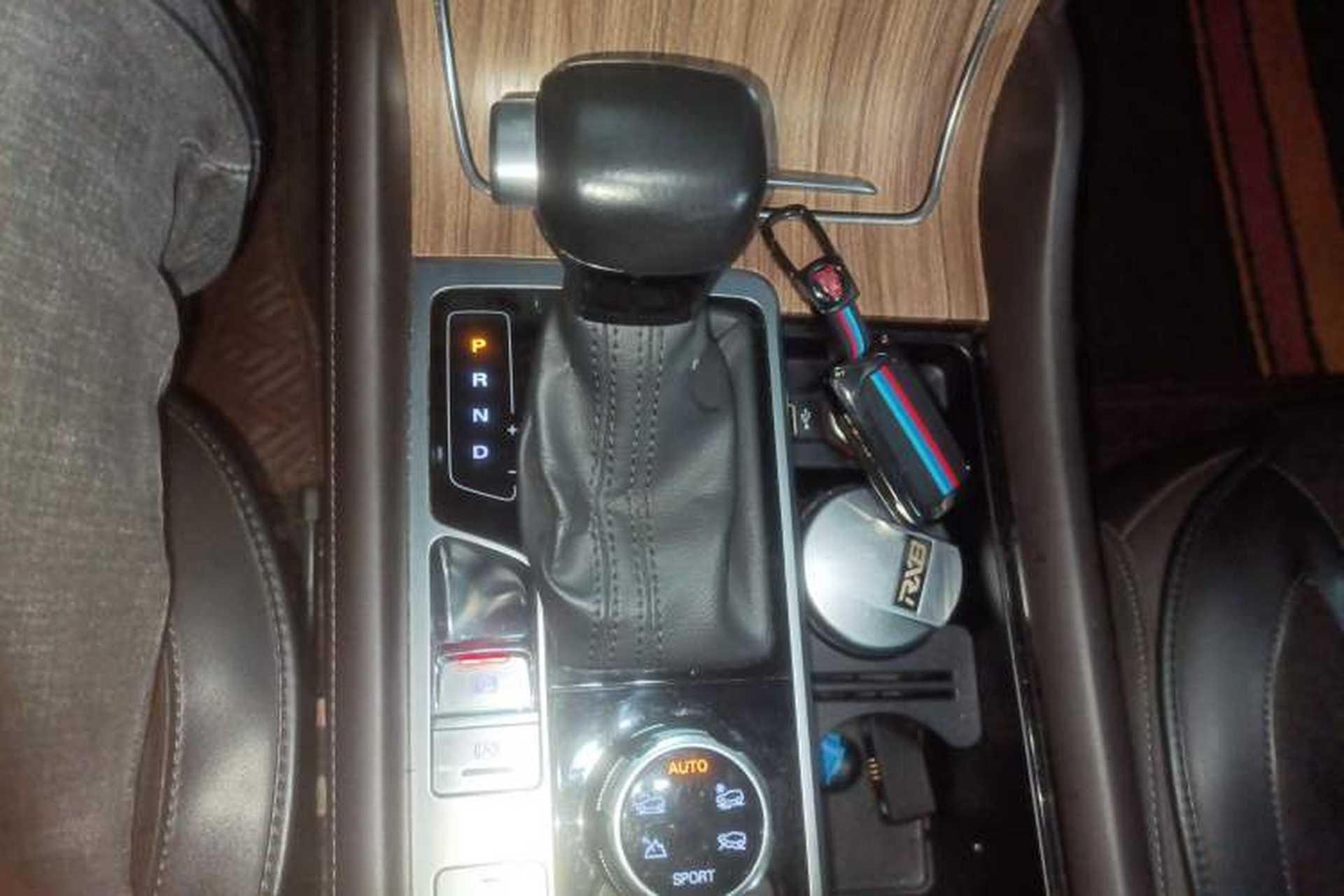 Used Roewe RX8 2018 30T Smart Connectivity Four-Wheel Drive Flagship Edition Gear Lever