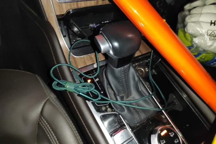 Used Roewe RX8 2018 30T Smart Connectivity All-Wheel Drive Supreme Edition Gear Lever