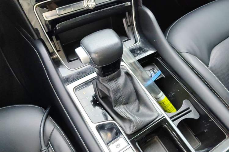 Used Roewe RX8 2018 30T Two-Wheel Drive Flagship Edition Gear Lever