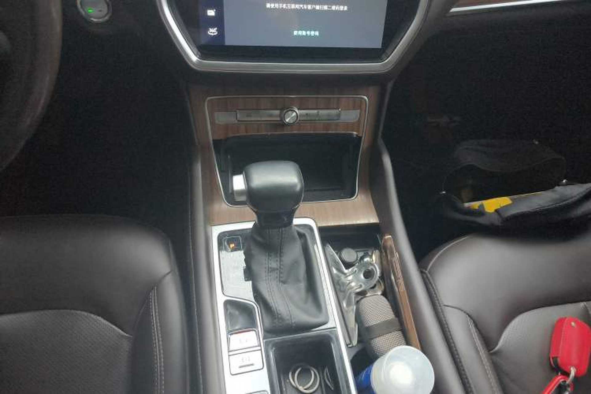 Used Roewe RX8 2018 30T Smart Connectivity Two-Wheel Drive Supreme Edition Gear Lever