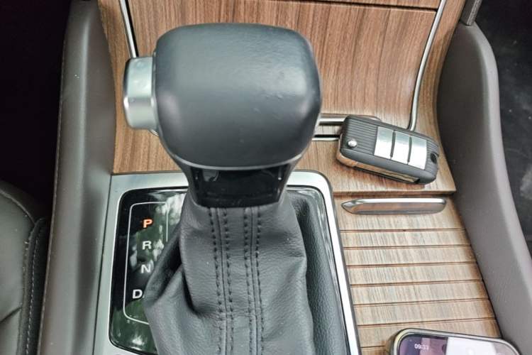Used Roewe RX8 2018 30T Smart Connectivity Two-Wheel Drive Supreme Edition Gear Lever