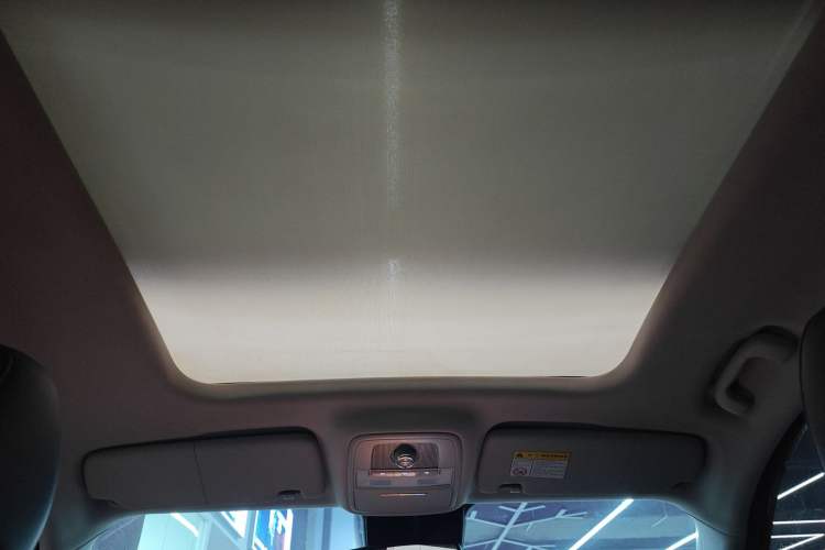 Used Roewe RX8 2018 30T Smart Connectivity All-Wheel Drive Supreme Edition Headliner