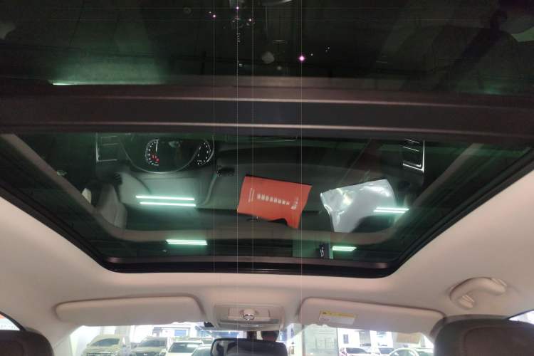 Used Roewe RX8 2018 30T Smart Connectivity Two-Wheel Drive Flagship Edition Headliner