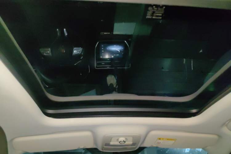 Used Roewe RX8 2018 30T Two-Wheel Drive Flagship Edition Headliner