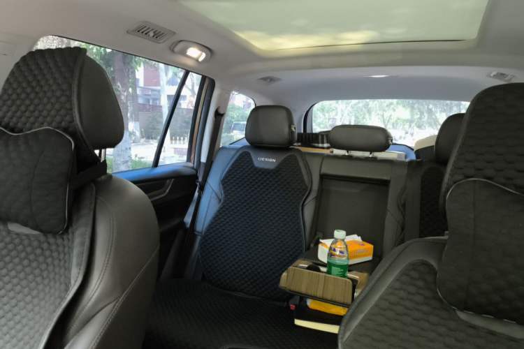 Used Roewe RX8 2018 30T Smart Connectivity Four-Wheel Drive Flagship Edition Headliner