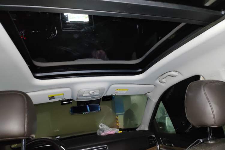 Used Roewe RX8 2018 30T Smart Connectivity All-Wheel Drive Supreme Edition Headliner