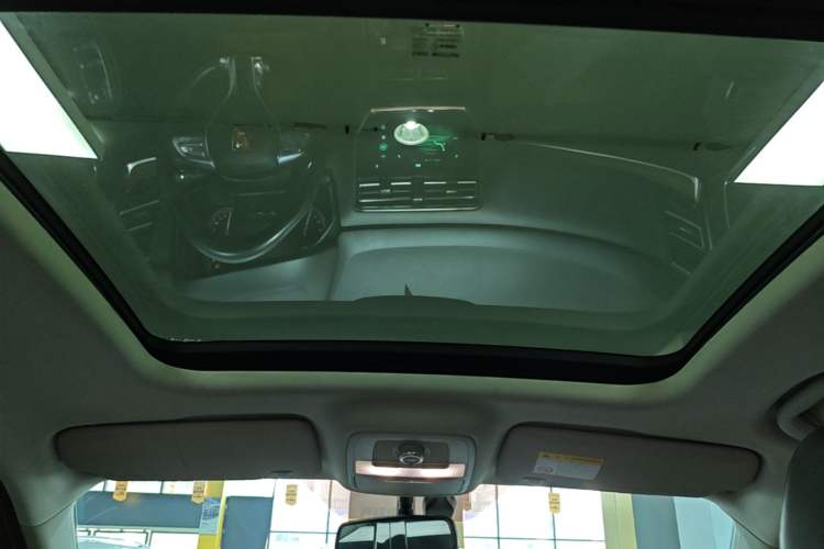 Used Roewe RX8 2018 30T Smart Connectivity Two-Wheel Drive Flagship Edition Headliner