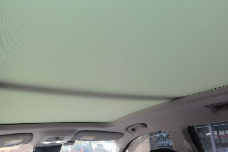 Used Roewe RX8 2018 30T Smart Connectivity All-Wheel Drive Supreme Edition Headliner