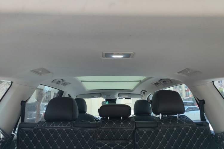 Used Roewe RX8 2018 30T Smart Connectivity All-Wheel Drive Supreme Edition Headliner