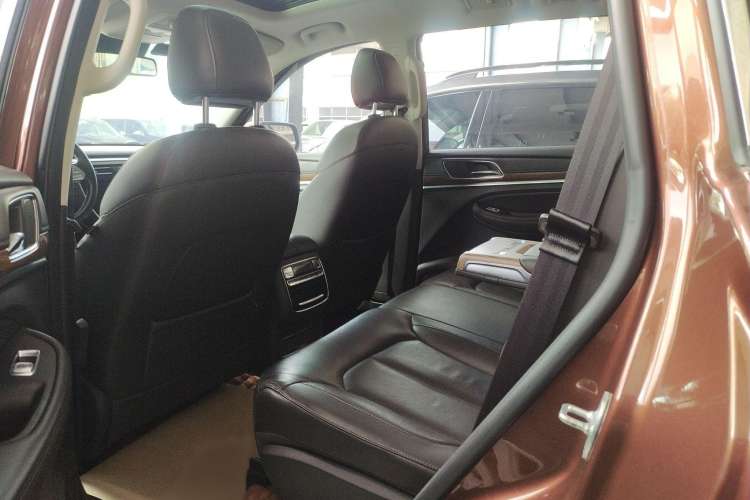 Used Roewe RX8 2018 30T Smart Connectivity Two-Wheel Drive Supreme Edition Interior 1