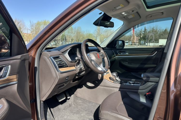 Used Roewe RX8 2018 30T Smart Connectivity All-Wheel Drive Supreme Edition Interior 1