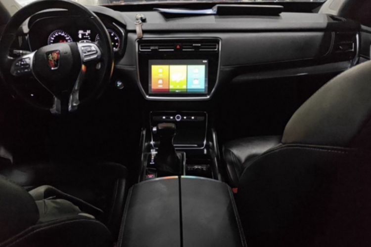 Used Roewe RX8 2018 30T Two-Wheel Drive Flagship Edition Interior 1