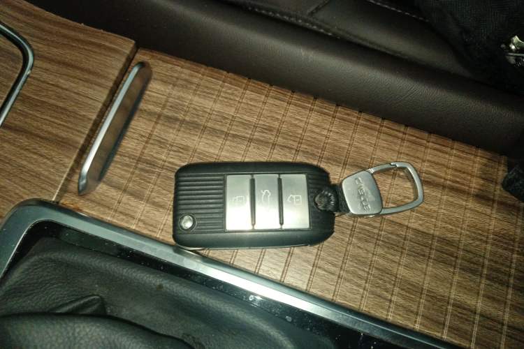 Used Roewe RX8 2018 30T Smart Connectivity All-Wheel Drive Supreme Edition Interior 1