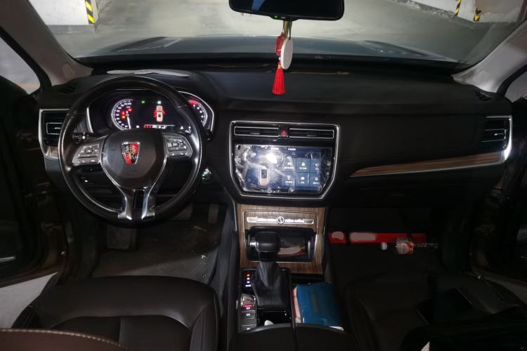 Used Roewe RX8 2018 30T Smart Connectivity Two-Wheel Drive Supreme Edition Interior 2