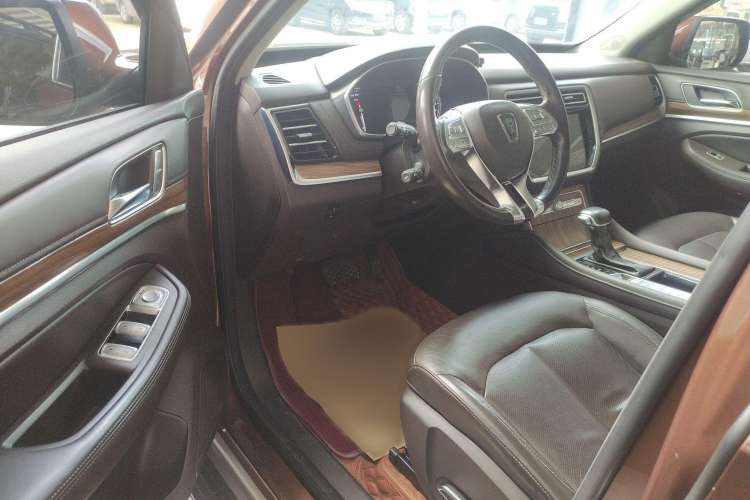 Used Roewe RX8 2018 30T Smart Connectivity Two-Wheel Drive Supreme Edition Interior 2