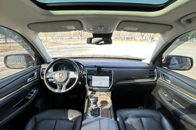 Used Roewe RX8 2018 30T Smart Connectivity All-Wheel Drive Supreme Edition Interior 2