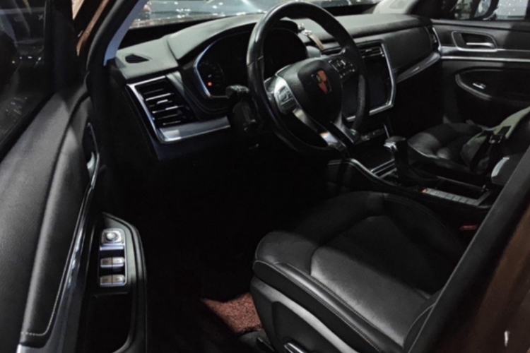 Used Roewe RX8 2018 30T Two-Wheel Drive Flagship Edition Interior 2